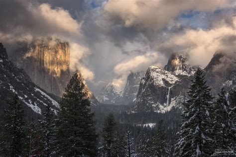  Yosemite Valley - Majestic Mountain Majesty Meets Tranquil Landscape Contemplation!